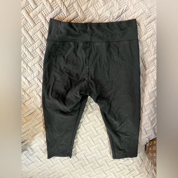 Pants - Women Leggings (short)​​​​